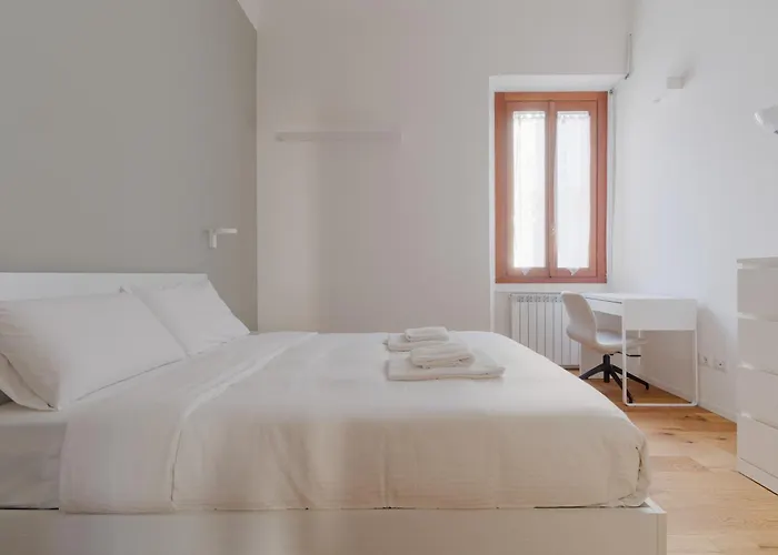 Apartment Guesthost - M5 Isola Cozy *