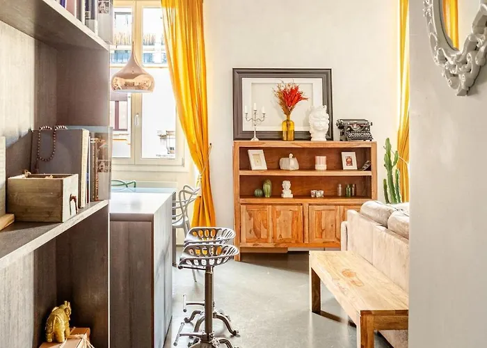 Industrial-chic In The Heart Of Isola Apartamento