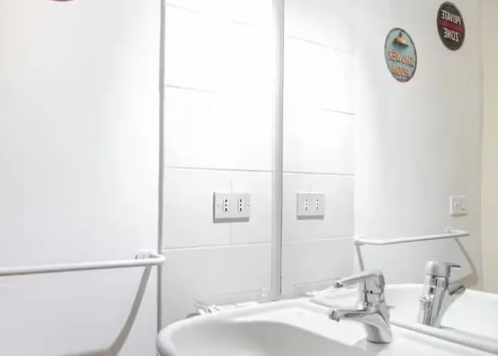 Stylish Flat Near Duomo - Metro 50 M - 4 Guests *