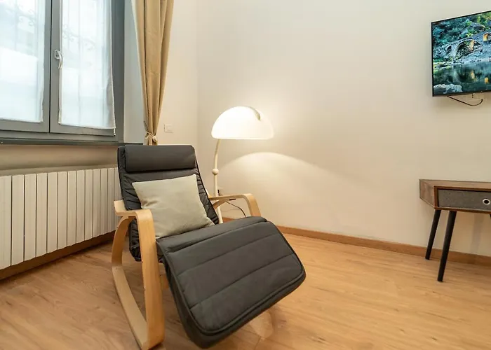 The Artist's Nest - On The Navigli * Milão