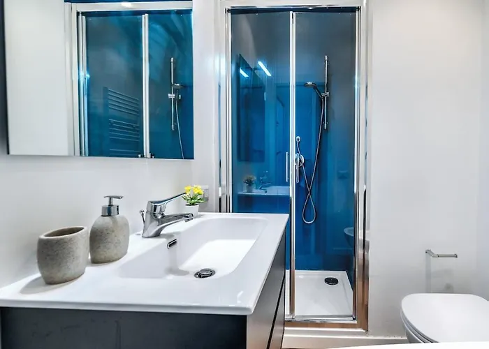 Station - Private Terrace, Netflix & Wi-fi Daire Milano