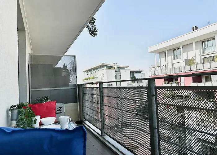 Peaceful Oasis With Balcony And Parking, * Milano