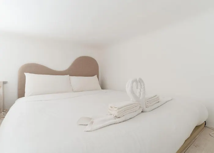 Porta Venezia - Castaldi - Bilocale Con Letto Soppalcato Milan