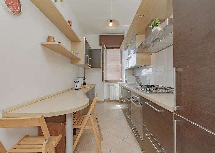 Stylish Near Duomo, Near Metro, Balcony Daire *