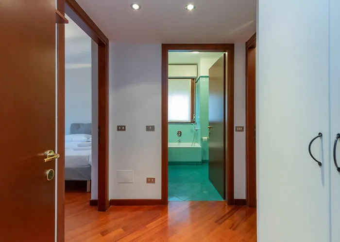 Metro 4 Spacious And Bright Three-room * 밀라노