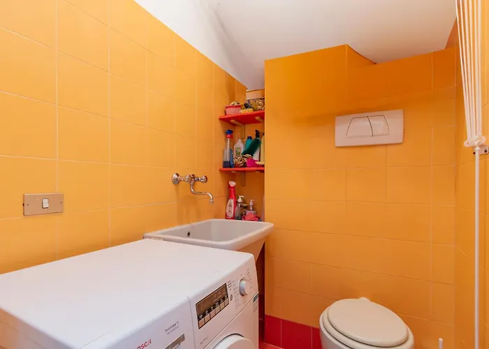 아파트 Metro 4 Spacious And Bright Three-room 밀라노