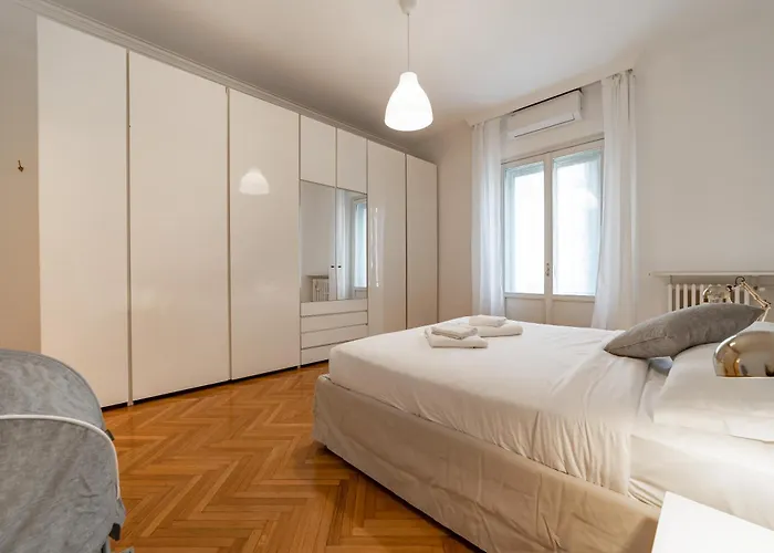 4 Min From Porta Genova Station With Whirlpool 公寓