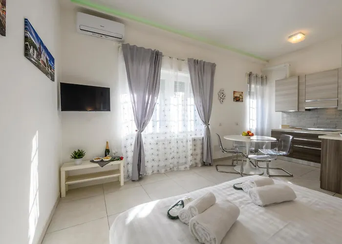 Tagiura, 25 - For Work And Leisure