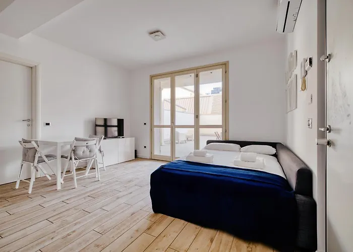 Just Urban - Bright With Terrace - M4 Tolstoj Apartment