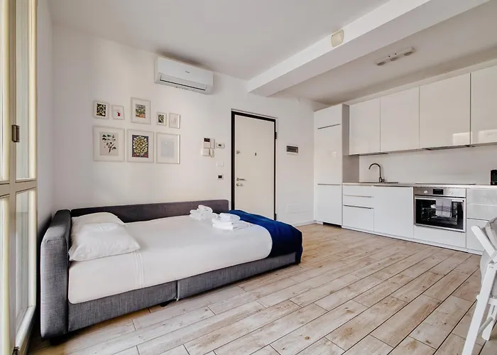 Just Urban - Bright With Terrace - M4 Tolstoj Apartment