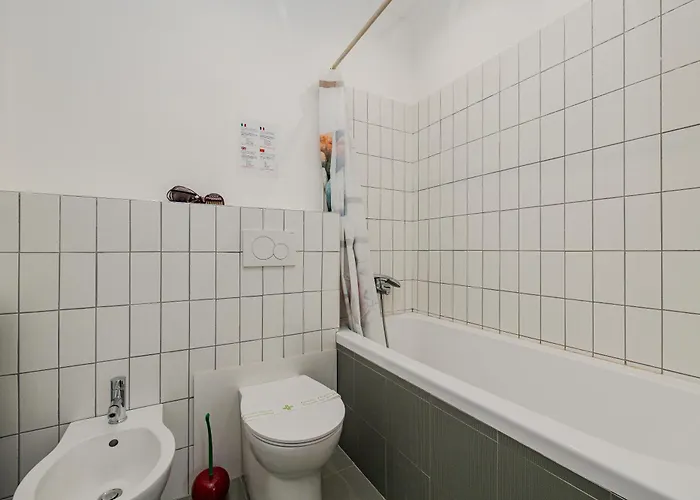 Isola - 2 Bedrooms - Free Parking