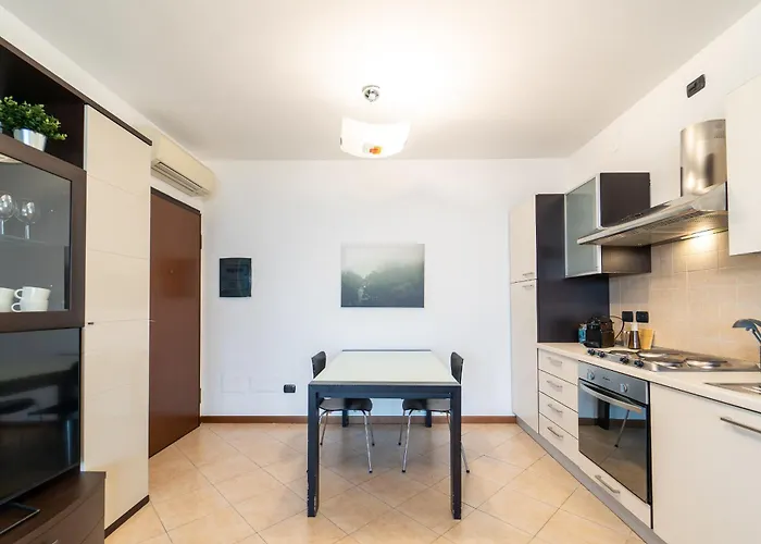 Moderno Con Garage, Wi-fi, Aria Condizionata E Terrazzo