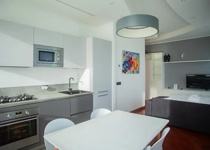Design And Wellness With Pool And Gym Apartmán