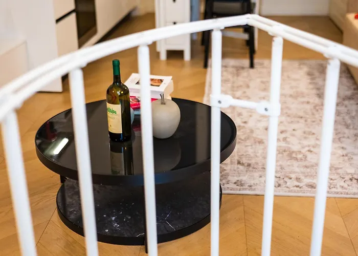 Elegant Duplex With Modern Design In * Milán