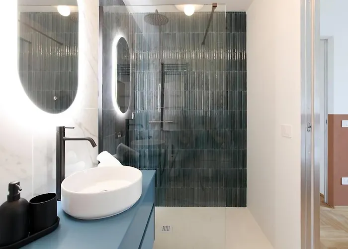 Hacca Collection - Luxury 3br Center