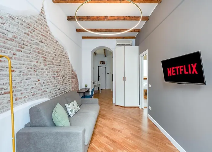 Stylish With Balcony - Brera Mediolan