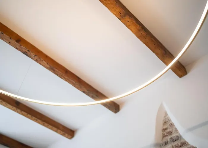 Stylish With Balcony - Brera Apartament