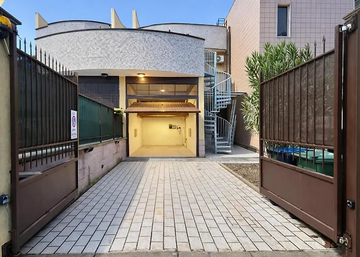 דירה Bed & Garage Apartment In Villa מילאנו