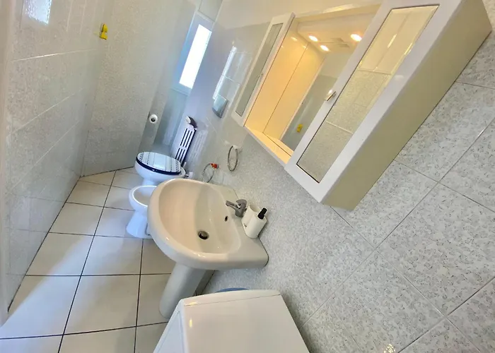 Modica Home, Nel Cuore Di Famagosta, In Posizione Tranquilla *