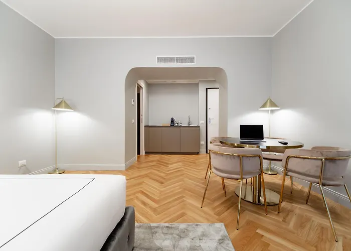 Prestige Boutique - Piazza Duomo 2 3* Milánó