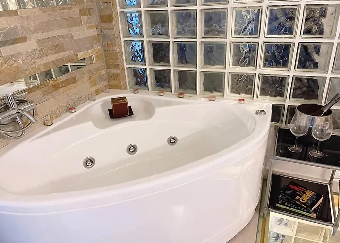 2-level Designer Loft In Isola District Apartament *