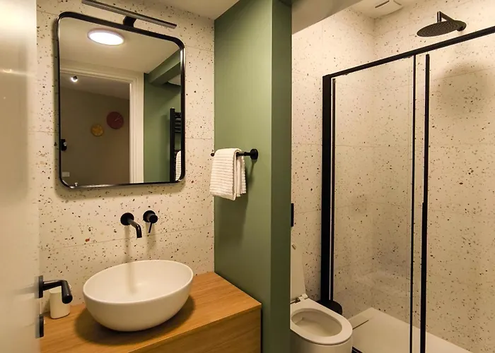 Drops & Dots In The Key Area Of * ميلان