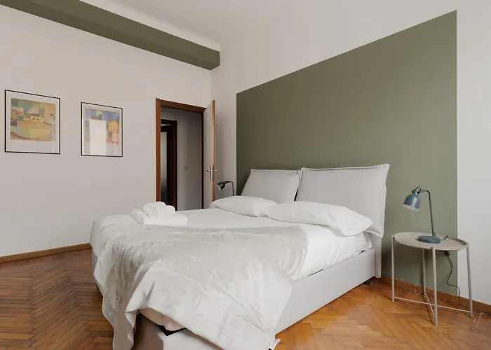 Guesthost - Morazzone Bright And Cozy Design Flat