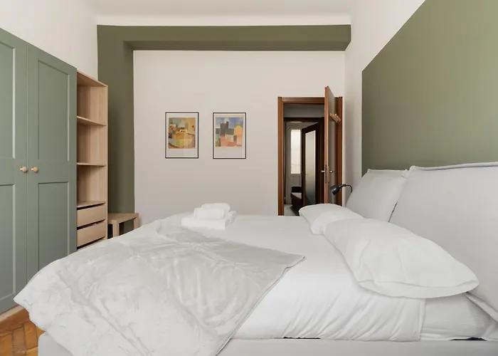 Guesthost - Morazzone Bright And Cozy Design Flat Apartment