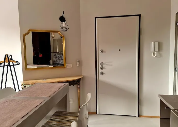 Modern Loft A Few Stops From The Center *