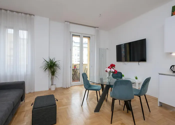 I-host - Bright 1br With Balcony In ميلان