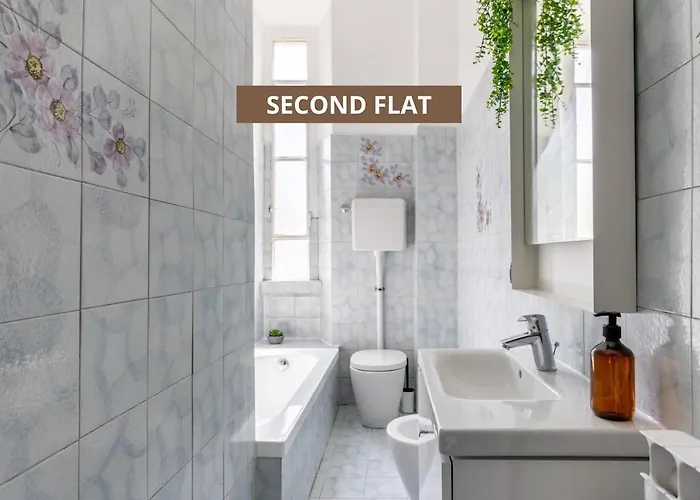 Duomo 7 Min - Two Independent Flats With Parking Апартаменты Милан