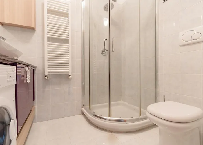 Guesthost - Cozy Santa Giulia