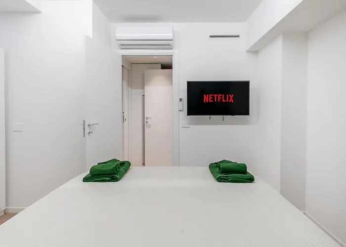 Urban Jungle M3 Duomo 12 Min アパート ミラノ