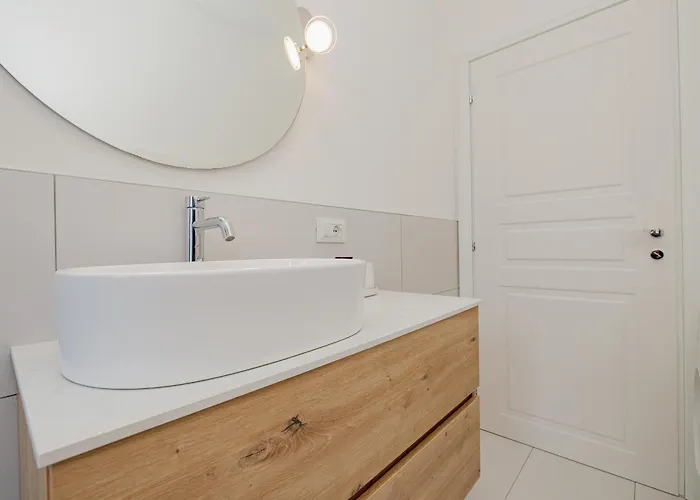 Modern One-bedroom With Terrace - Naviglio Martesana Apartment Milan