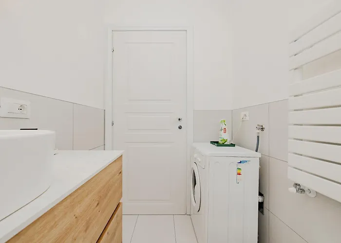 Modern One-bedroom With Terrace - Naviglio Martesana Apartment Milan