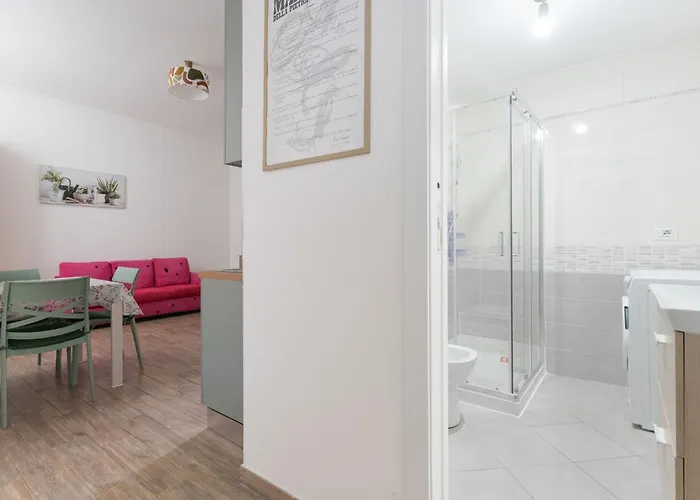 Guesthost - Grey & Flat