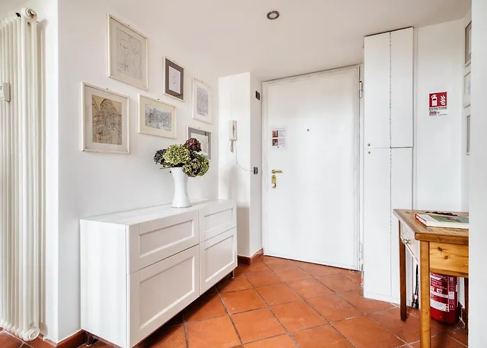 Appartamento Just Urban Stays - Elegante Appartamento City Life 2min metro M1 e M5