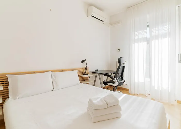 Guesthost - Stylish Flat In Navigli District Милан