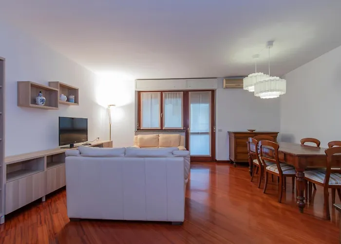 Metro 4 Spacious And Bright Three-room *