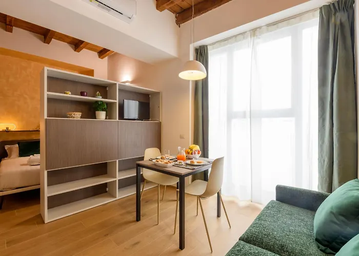 Cesariano, 11 - In Vibrant Via Cesariano Daire *