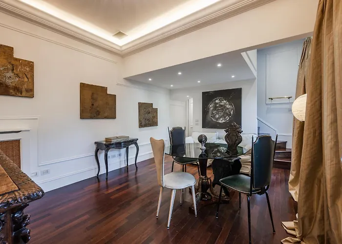 The Seven Stars - Montenapoleone * Milão