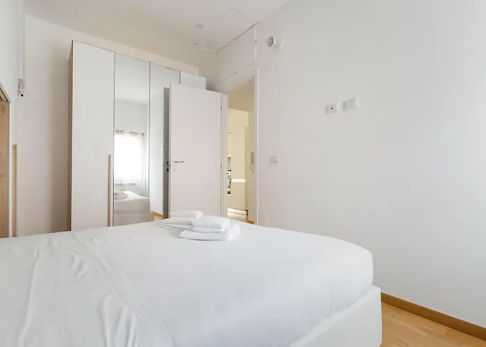 Guesthost - Modern In Corvetto * 밀라노