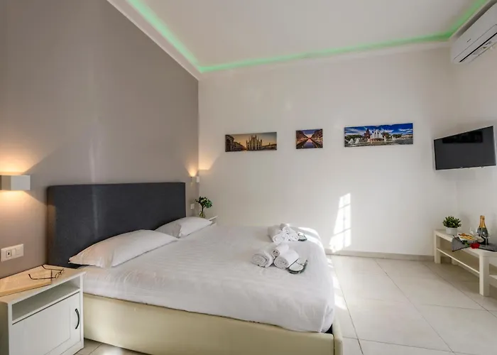 Tagiura, 25 - For Work And Leisure