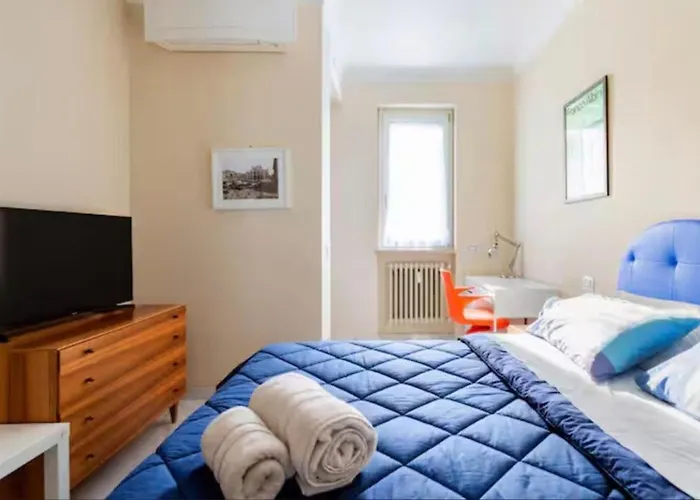 Arrivasti Stays, Spacious In Centre Апартаменты Милан