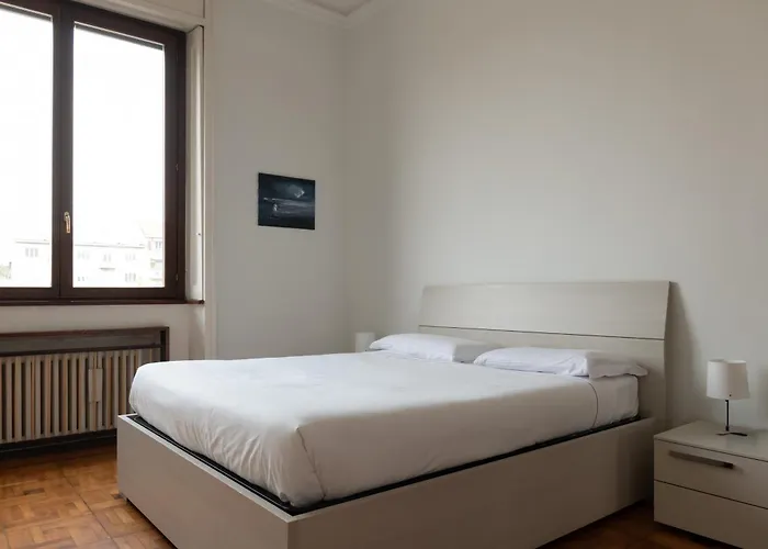 Luminoso Trilocale Piano Alto Vicino All' Arco Della Pace Lägenhet Milano