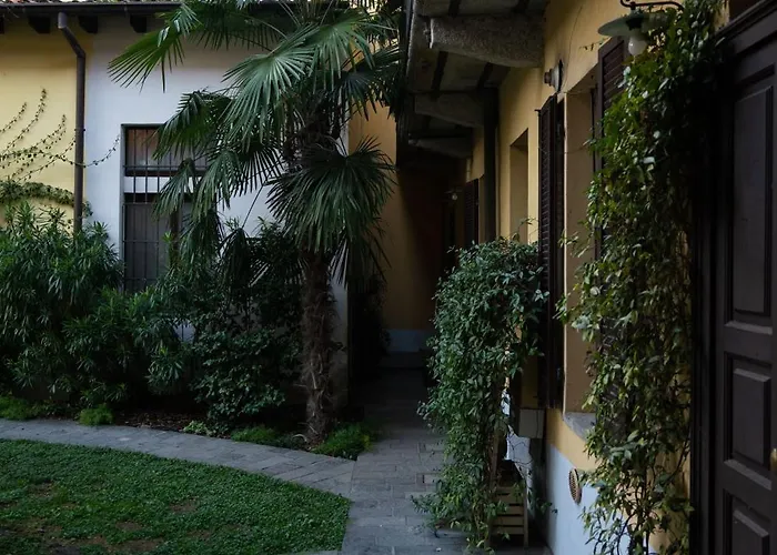 Moderno Bilocale Su Due Piani Nel Cuore Dei Navigli 아파트 밀라노