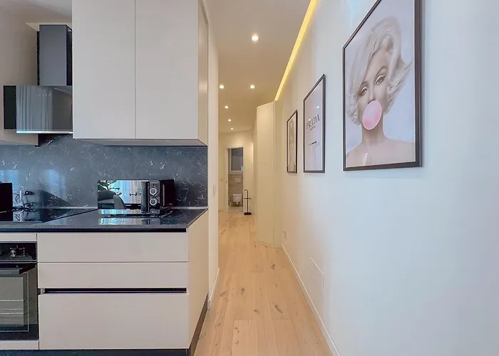 Urban By Host Hero *