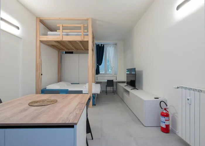 Duomo M5 A Stone's Throw From The Subway アパート *