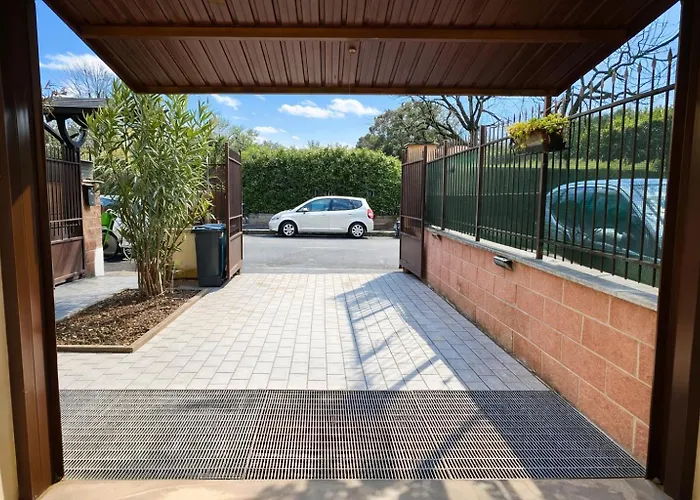 Bed & Garage Apartment In Villa * מילאנו