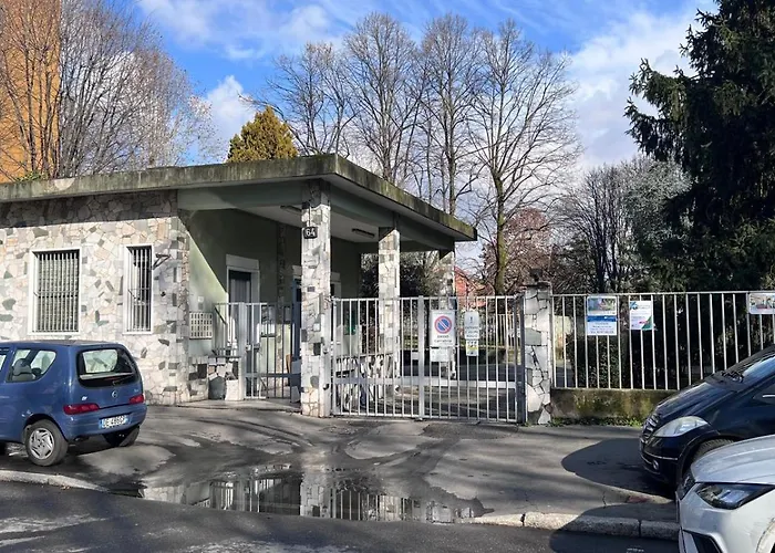 Elegante Bilocale Ristrutturato - Metro Inganni * Milan